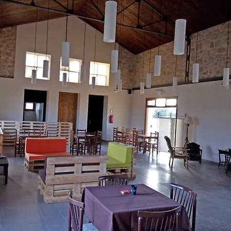 Hostel De *